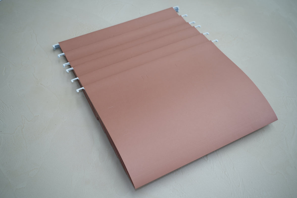 Close-up of a CUBBLI file folder with an insert tab, angled view